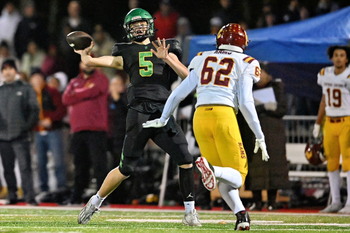 a Central Catholic West Linn 6A Oregon football semifinal November 17 2023 Leon Neuschwander 44